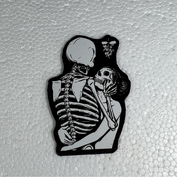 Love of a Lifetime Mistletoe Skeleton Spooky Scary Creepy Cool MAGNET - Picture 6 of 7